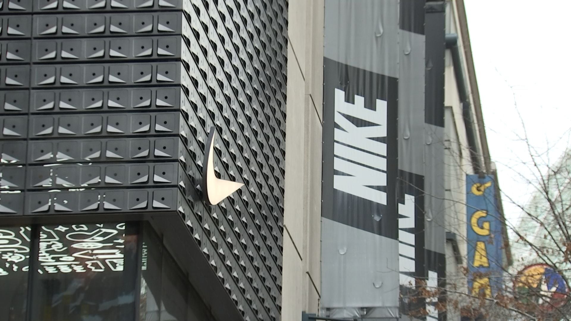 Nike closes downtown Seattle that opened in 1996 – KIRO 7 News