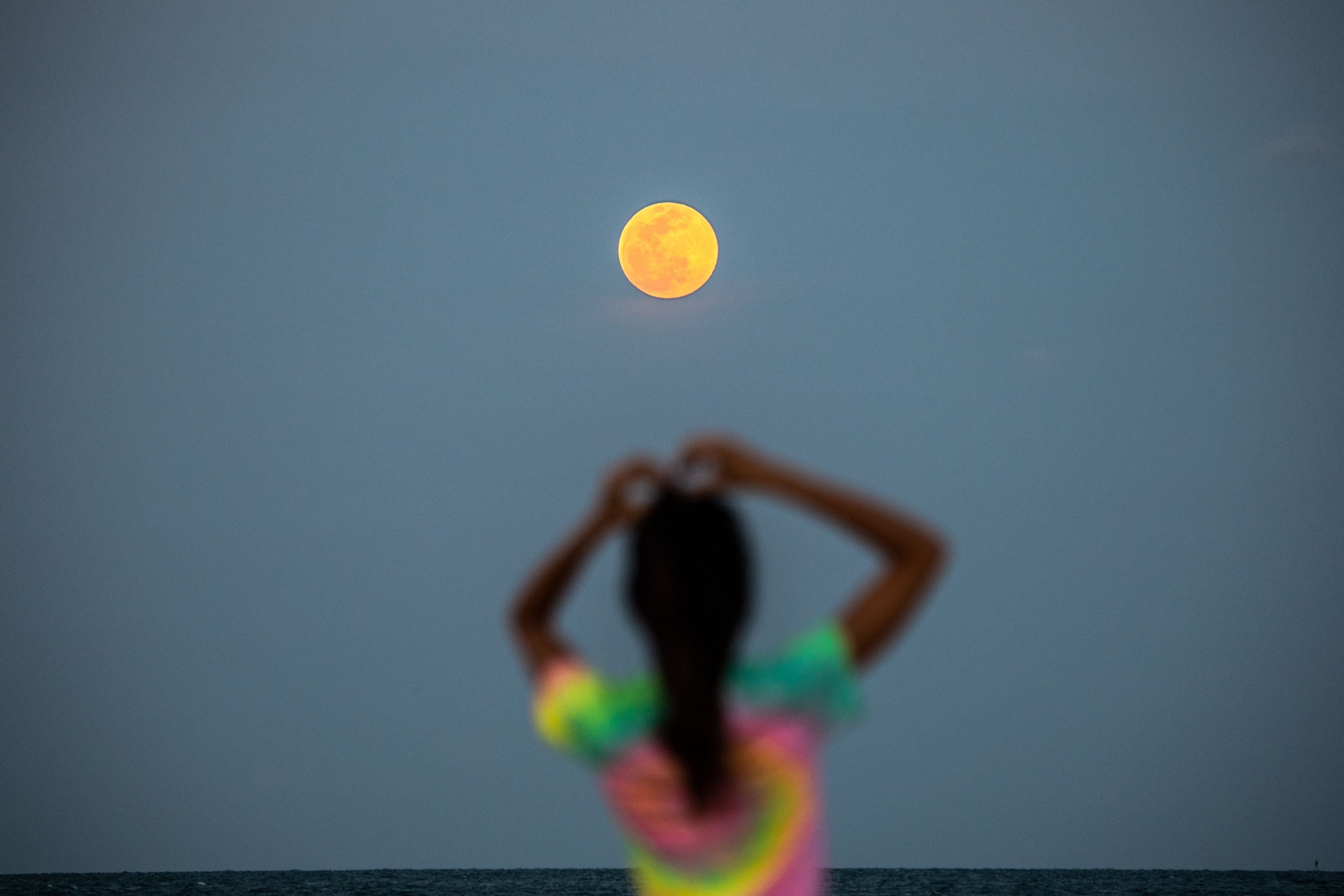 Super Pink Moon 2021: 10 stunning photos of April's full moon – KIRO 7 News  Seattle