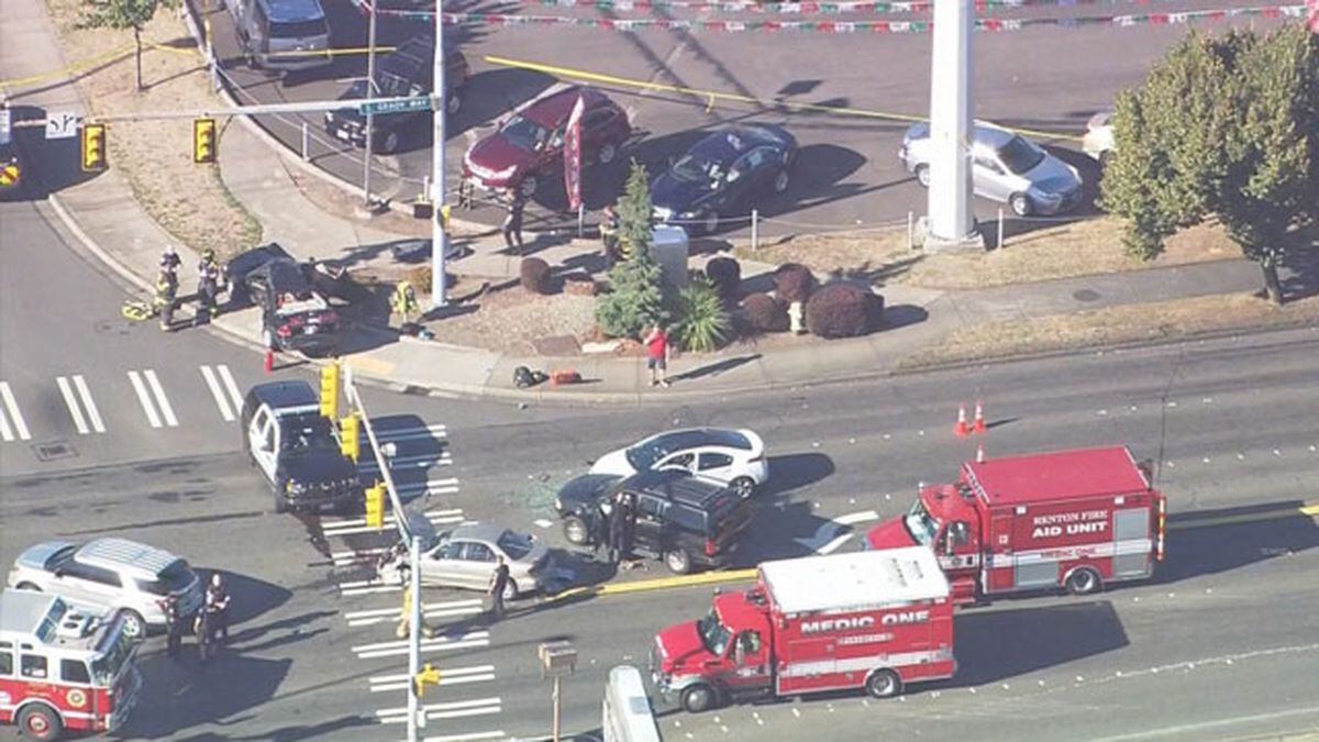 Woman in Renton 4car crash dies after going into cardiac arrest