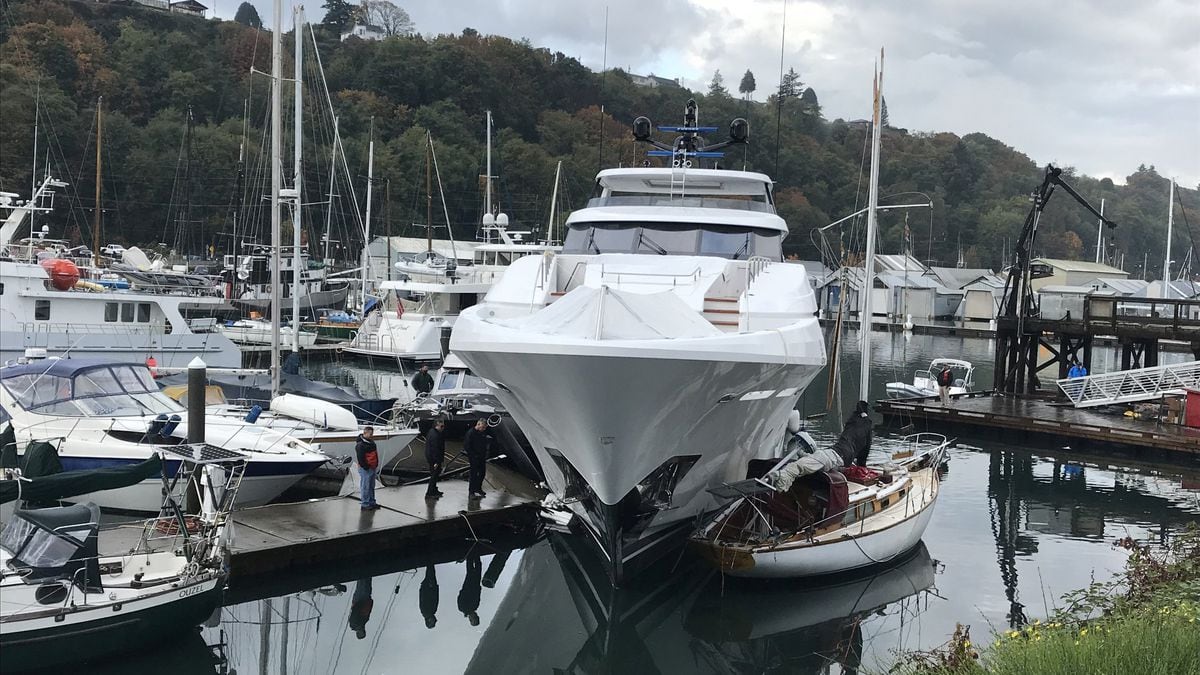blue yacht hits dock