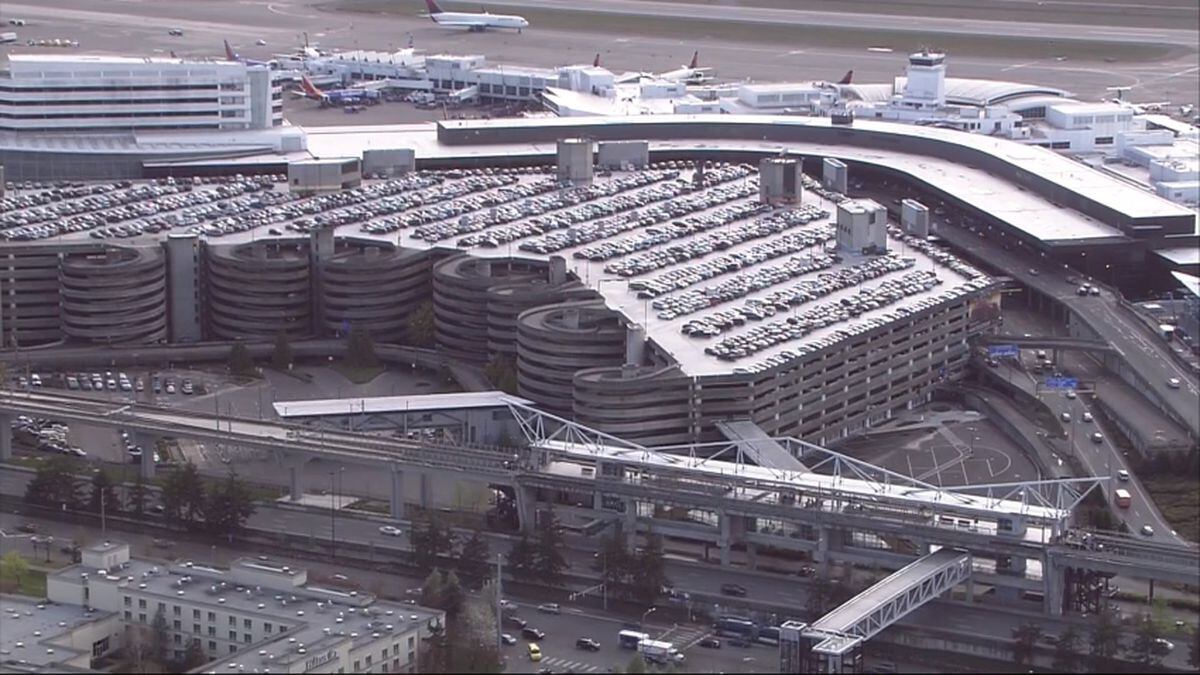 SeaTac parking garage near capacity; airport travelers take