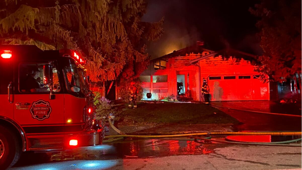 Homes damaged after fire breaks out in Mountlake Terrace