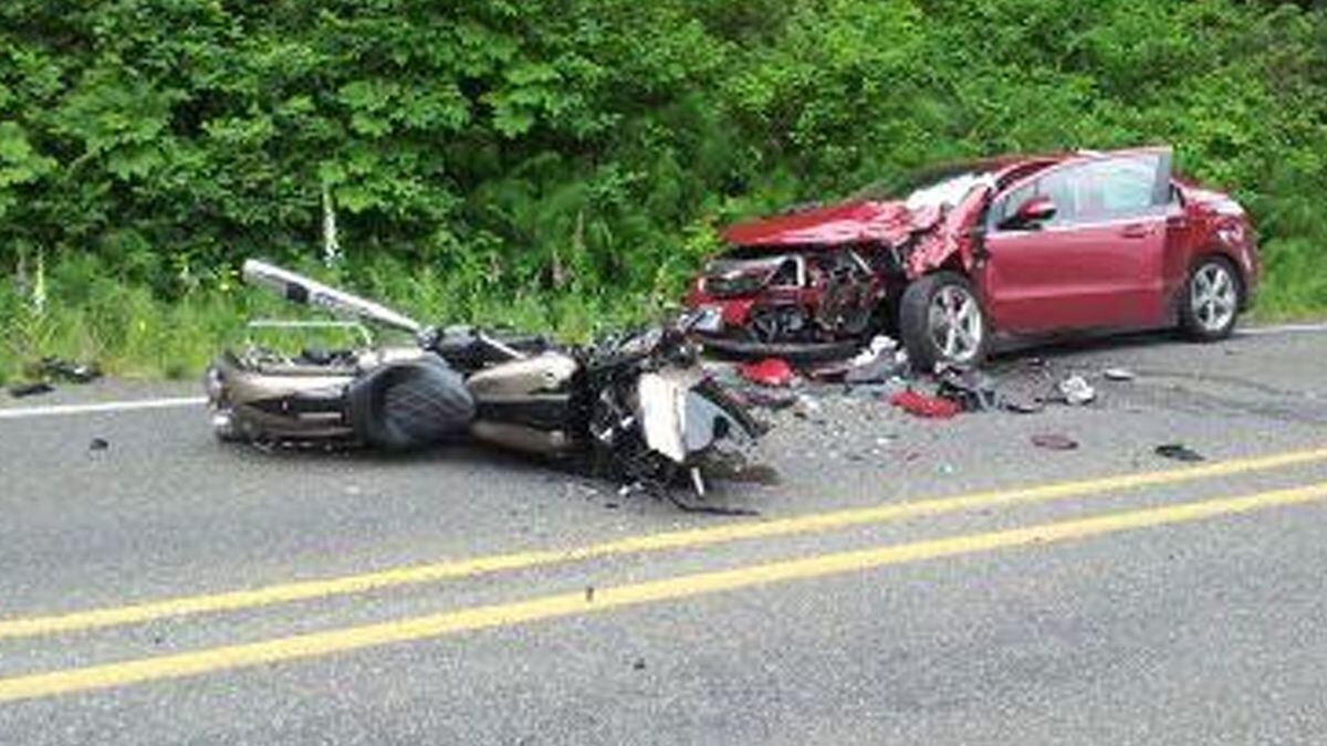 Motorcyclist dead, driver injured in Mason County crash