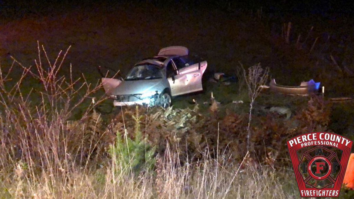 2 injured in Eatonville crash