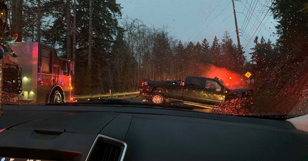 Two dead, 1 in custody after Mason County crash