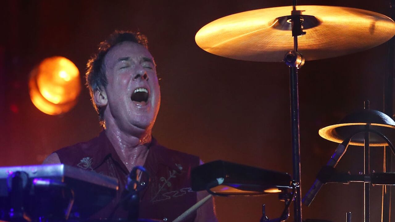 Drummer Rob Hirst, Midnight Oil co-founder, dies at 70 – KIRO 7 News Seattle