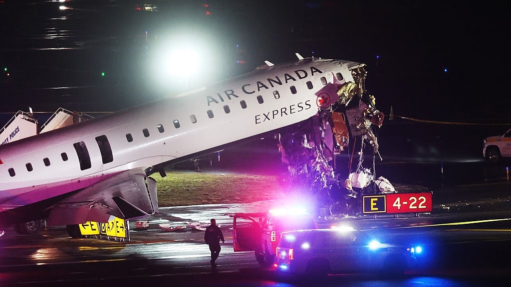 Fatal crash at LaGuardia Airport: Air Canada Express jet hits fire truck - KIRO 7 News Seattle