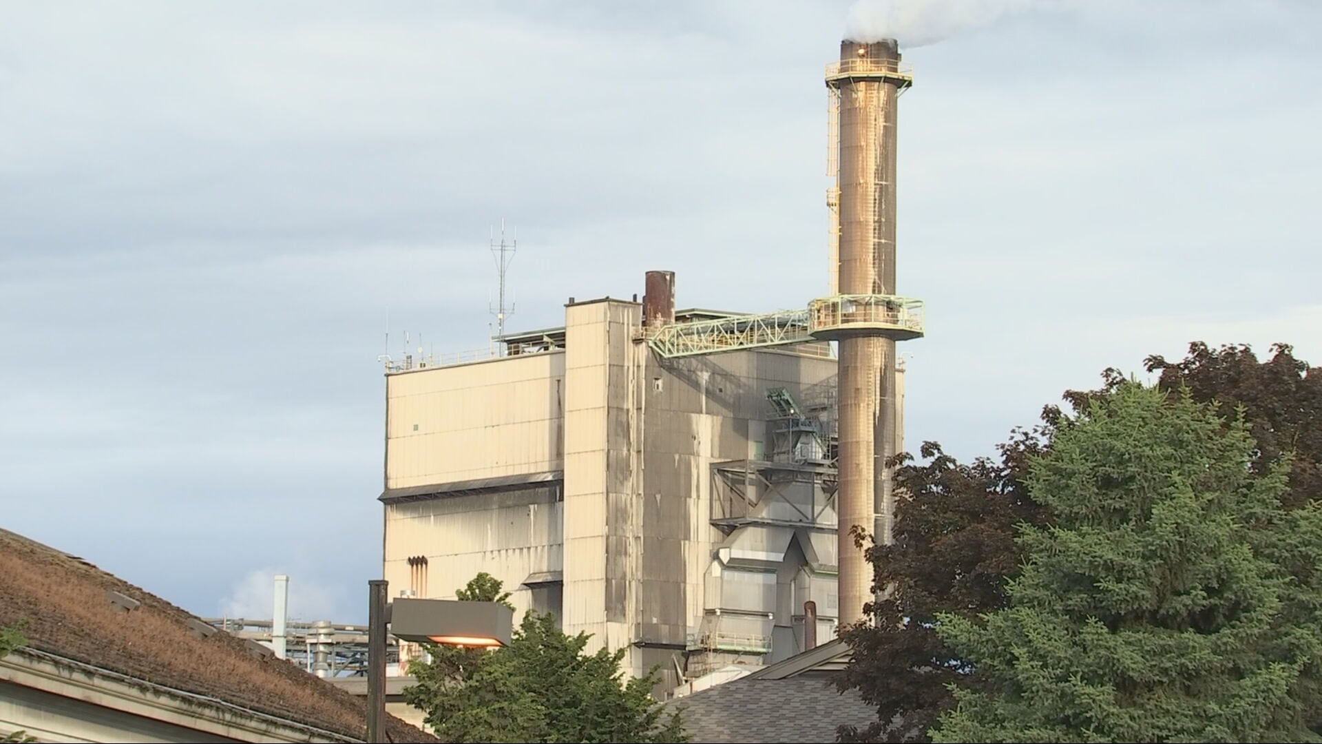 Longview paper plant employees uncertain about the future of their paychecks